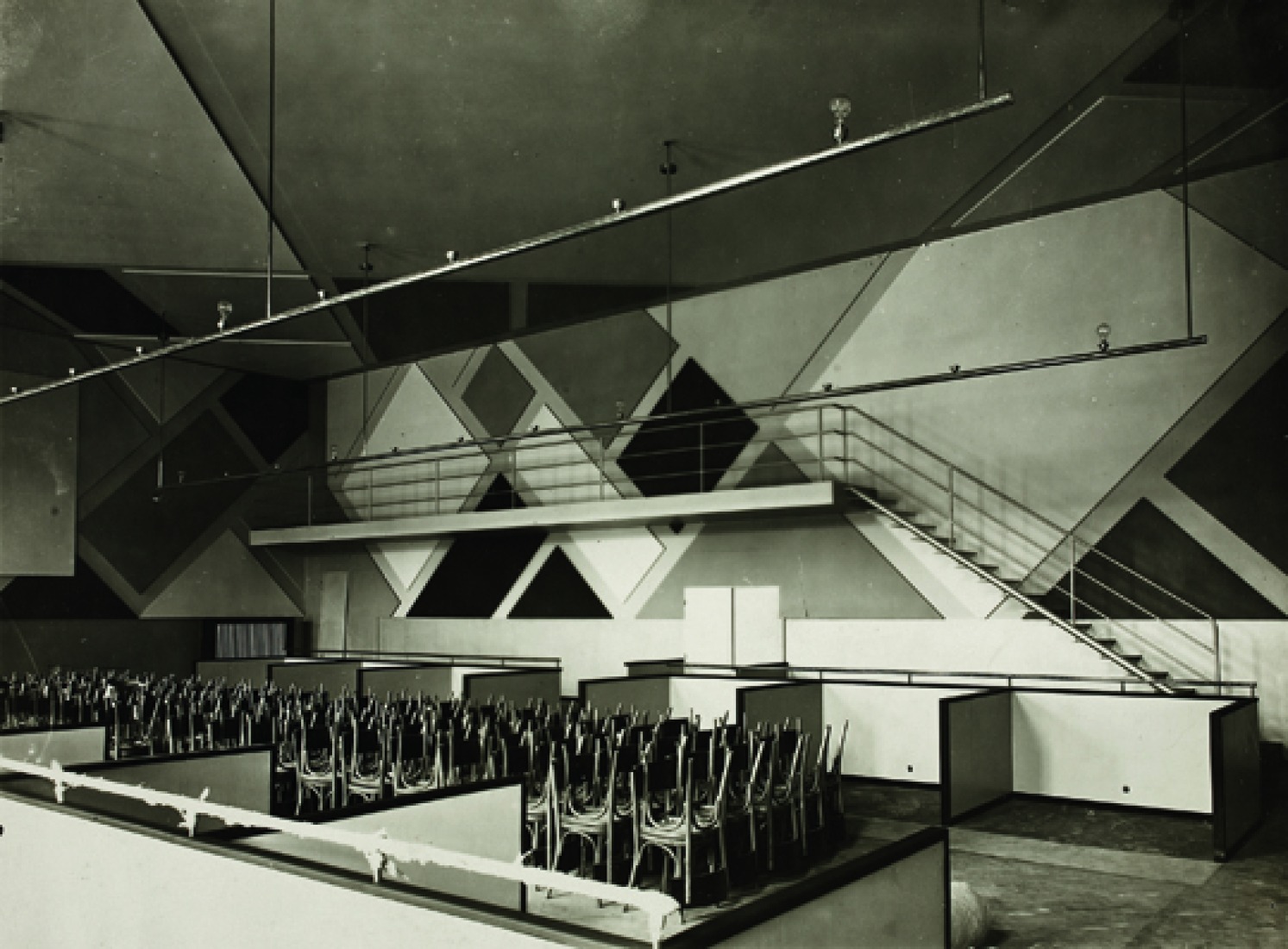 THEO VAN DOESBURG, HANS ARP ET SOPHIE TAEUBER-ARP L'Aubette, Strasbourg, 1928 vue du cinéma-danse La Haye, RKD (Netherlands Institut for Art History) © Adagp, Paris 2010.